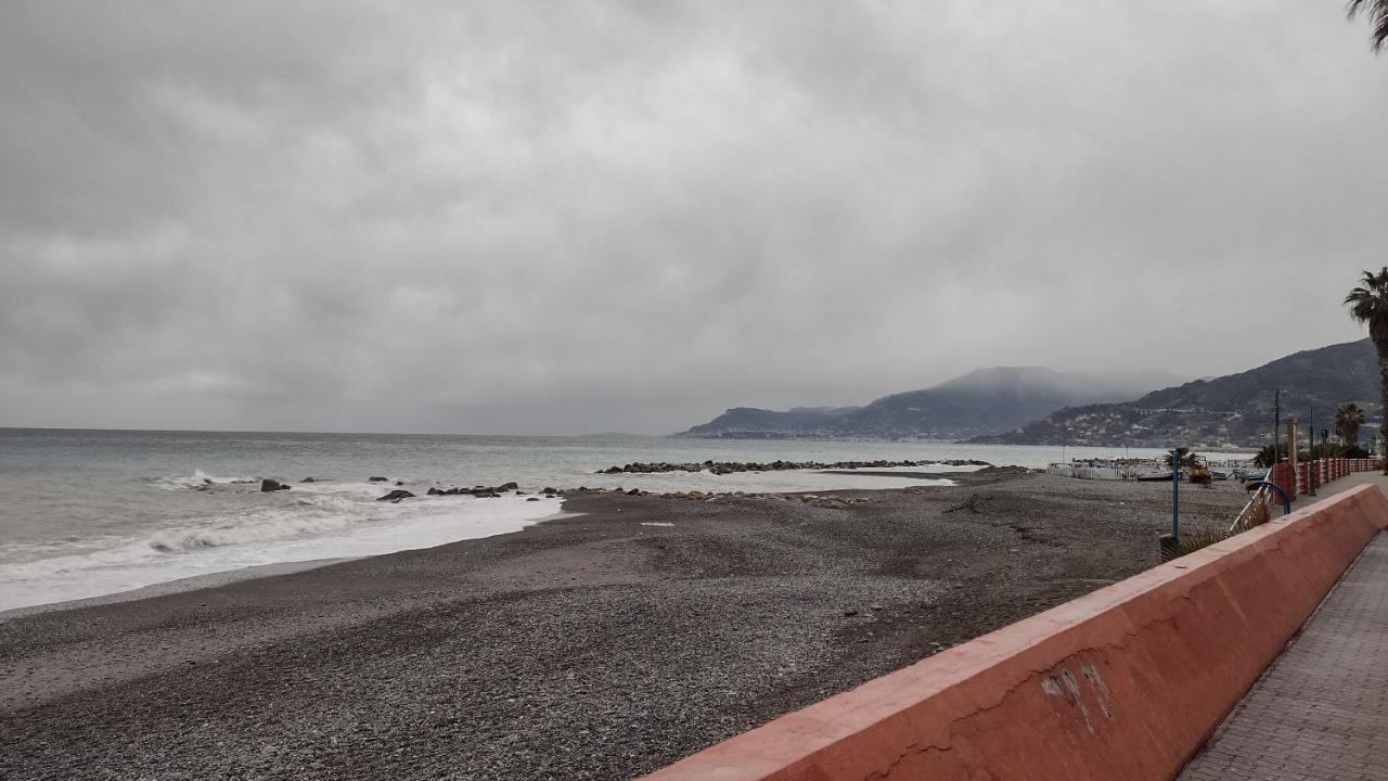 Appartamento Mama Monolocale Terrazzo Vista Mare Ventimiglia Bagian luar foto