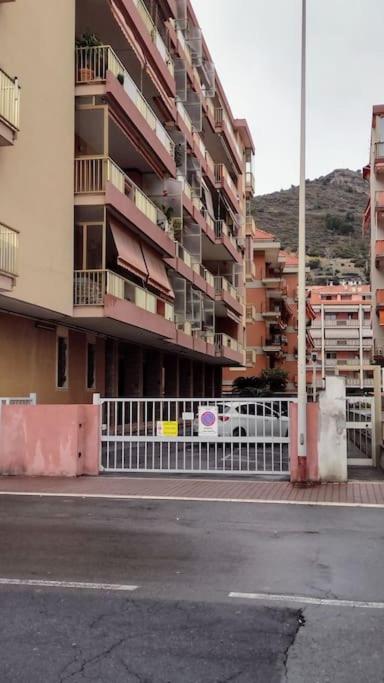 Appartamento Mama Monolocale Terrazzo Vista Mare Ventimiglia Bagian luar foto